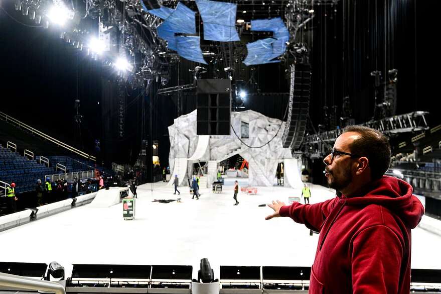 «Les patineurs artistiques doivent apprendre quelques acrobaties et les acrobates doivent apprendre à patiner pour participer aux transitions», mentionne Roberto Larroude.