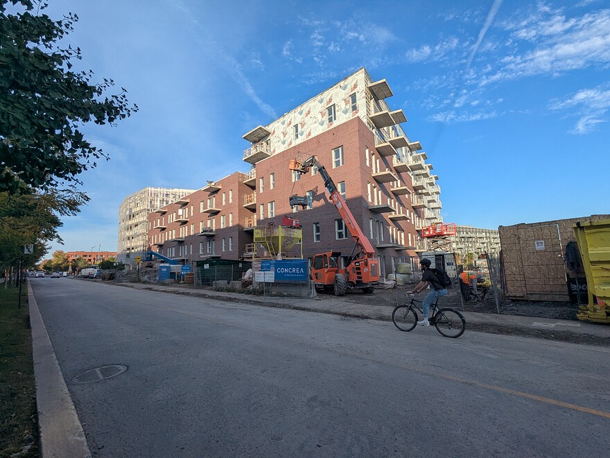 PXL_20250924_212833830