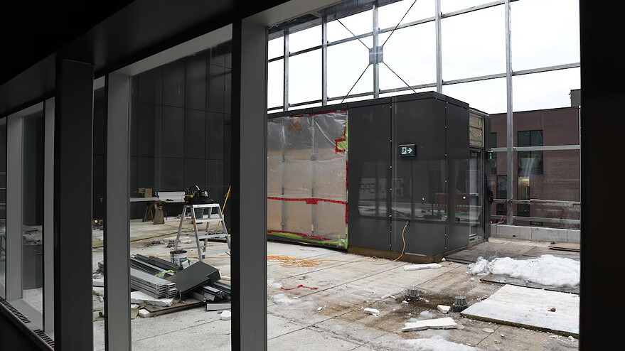 À côté de la salle de répétition du quatrième étage, une terrasse qui donne sur la ville sera aménagée pour accueillir des rencontres et même des prestations. ©Photo : Élise Jetté