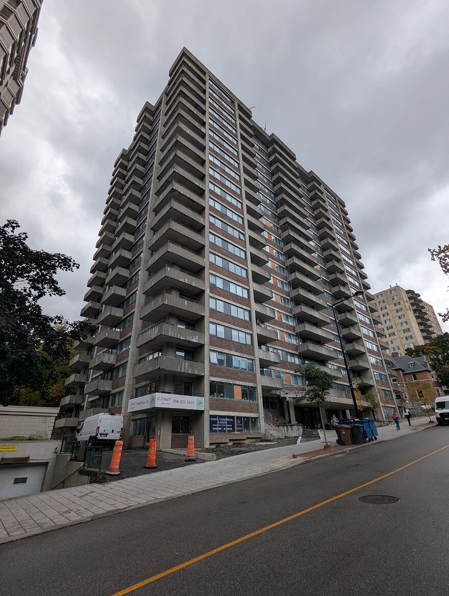 PXL_20251022_185837531