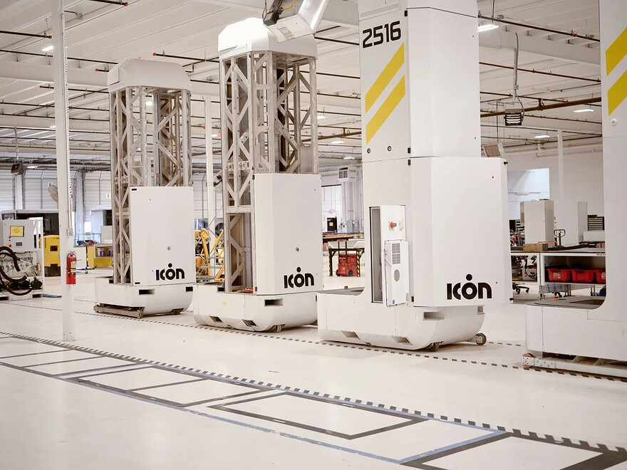 Photo: Jordan Vonderhaar The New York Times - L’Intérieur du siège d’Icon à Austin, au Texas. L’entreprise prévoit de s’implanter prochainement à Miami.