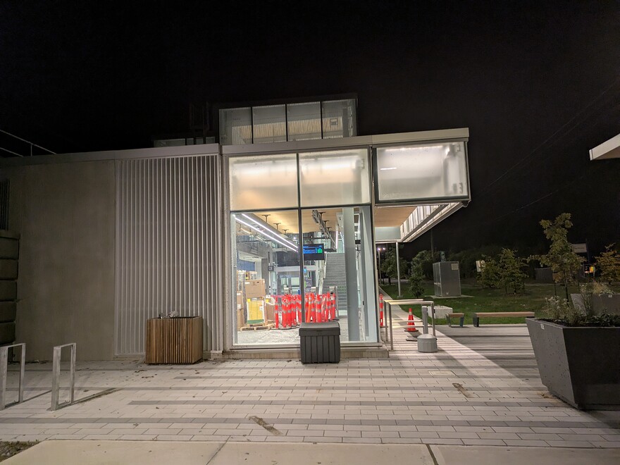 PXL_20250920_015342685