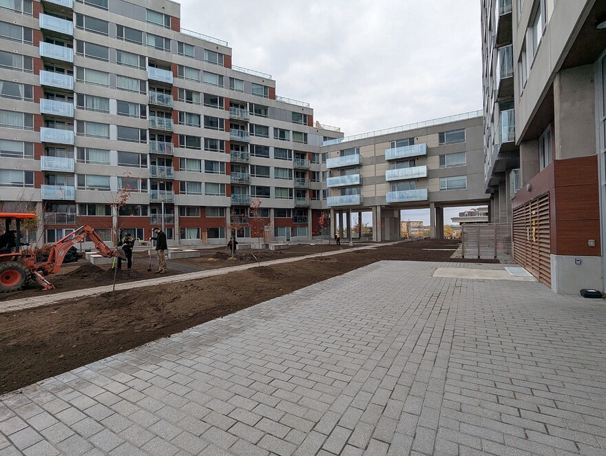 PXL_20251103_162756271