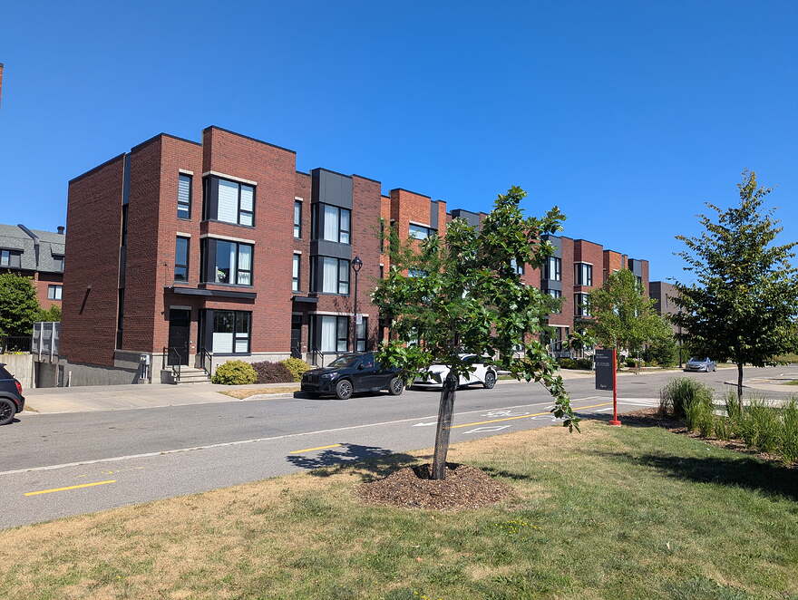 PXL_20250815_185730837.MP