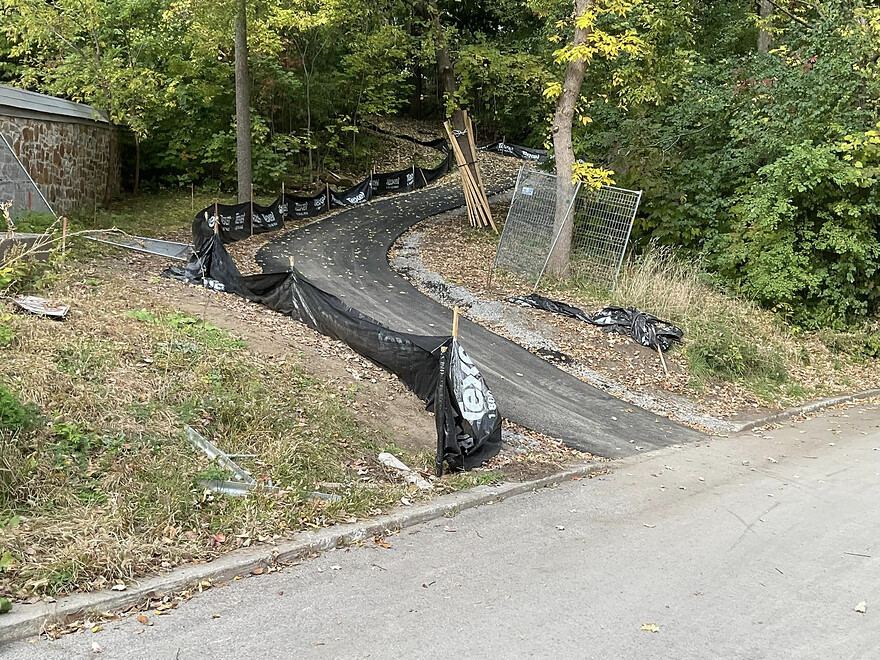 Les sentiers sont refaits près de la Poudrière.