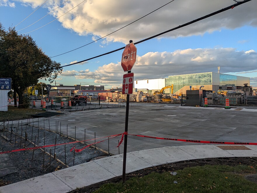 PXL_20251008_213635557