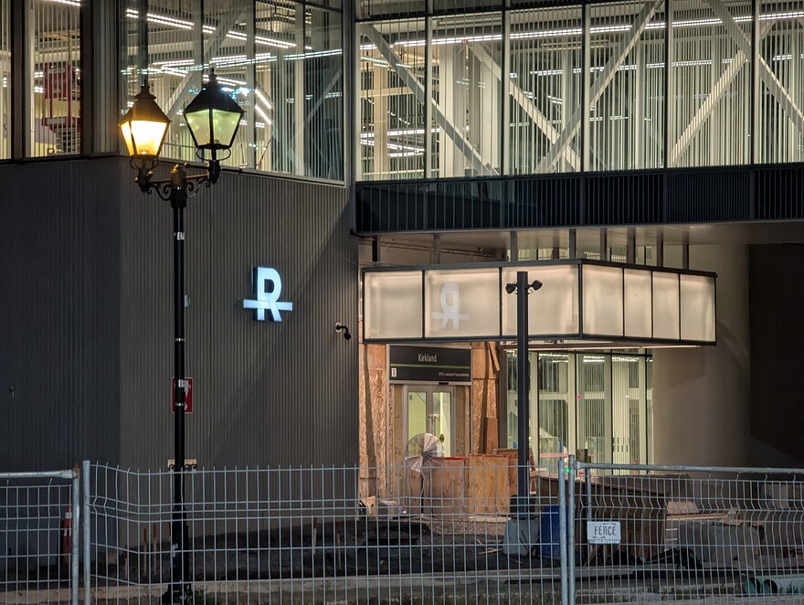 PXL_20251101_225527692