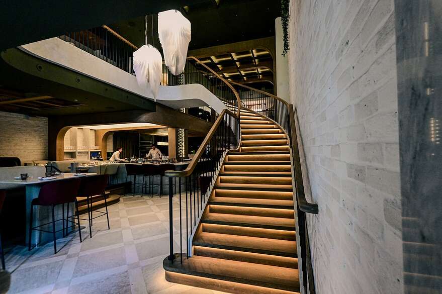 L’escalier qui mène à la mezzanine.