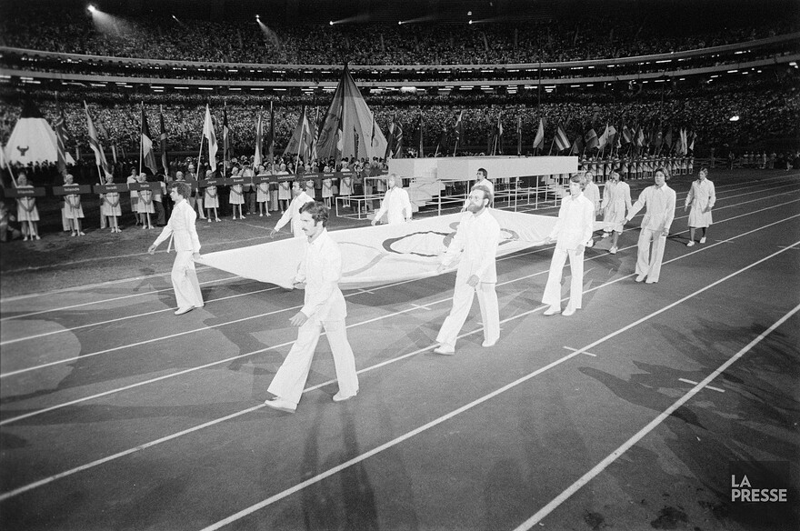 06M_P833S5D1976-0383_006