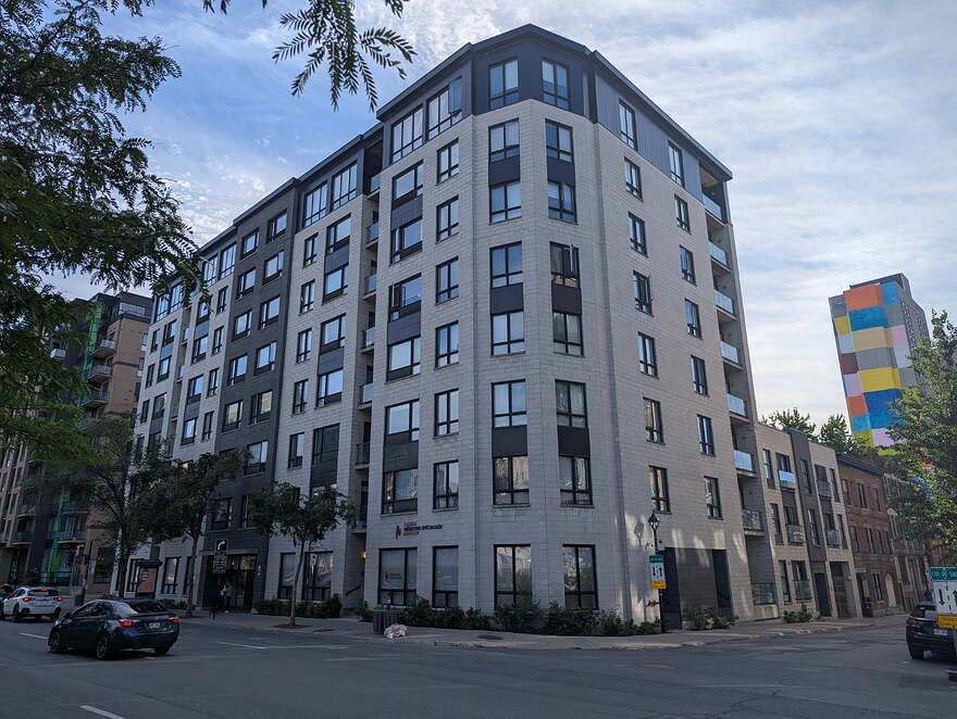 PXL_20250818_212923652.MP