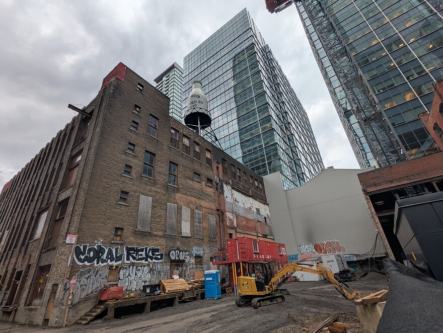 PXL_20251022_182933557