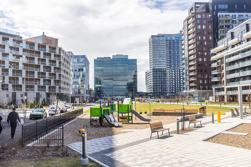 PHOTO MARTIN TREMBLAY, ARCHIVES LA PRESSE — Solar Uniquartier au DIX30, connecté au REM