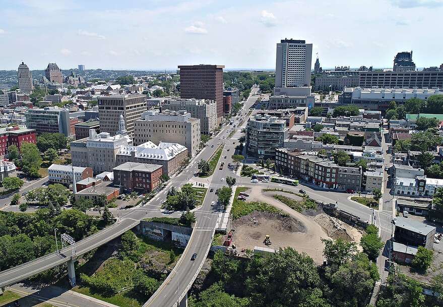 En février, l'administration Marchand annonçait que l’îlot vacant de Saint-Vincent-de-Paul, acquis par la Ville de Québec en 2022, ferait place à un projet de logements, de résidence pour aînés et de CPE en 2025.