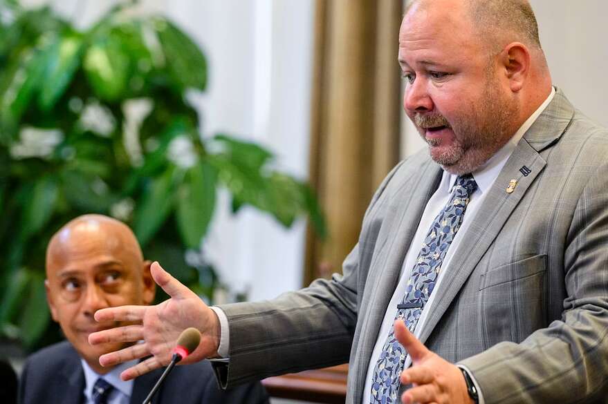 Le chef de l'opposition officielle et candidat à la mairie, Claude Villeneuve, suggère de transformer le 399, Saint-Joseph Est en édifice à logements.