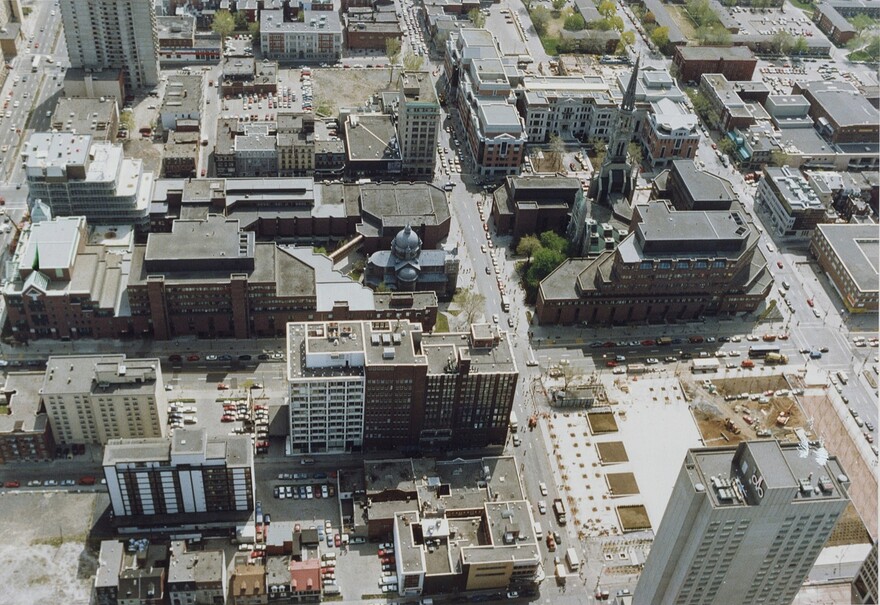 06M_P833S4D2126_0013_1