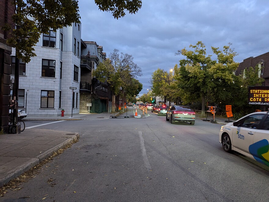 Saint-Jacques / Lacasse 👁️➡️ Est