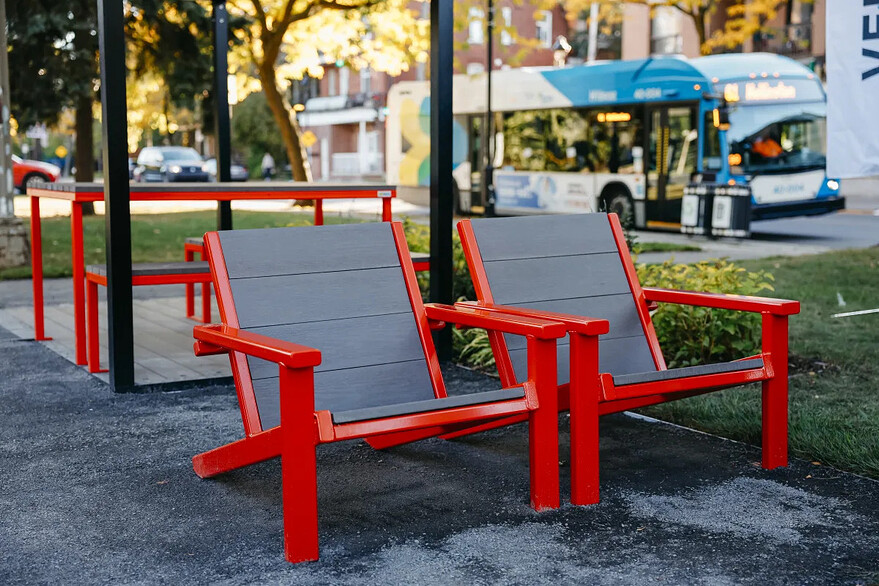 Chaises Adirondak de la place Balconville © Annie Diotte / Arrondissement de Verdun