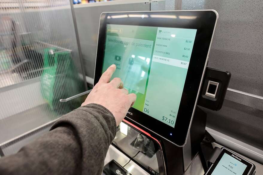Les retraits des caisses libre-service sont des cas d’exception, d'après les observations du président du Conseil canadien du commerce de détail - Québec.