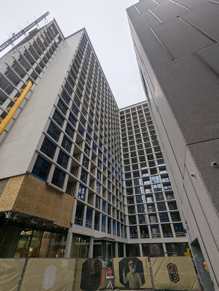 PXL_20250506_222401060