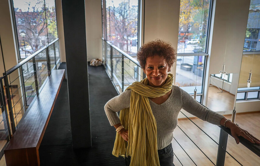 Photo: Marie-France Coallier Le Devoir - Zab Maboungou avait ce projet en tête depuis 35 ans. Depuis l’hiver dernier, sa compagnie Danse Nyata Nyata est enfin propriétaire de ses spectaculaires nouveaux locaux. Cette acquisition, qui lui permet d’éviter une éventuelle expulsion, est en voie de devenir un pôle artistique local.