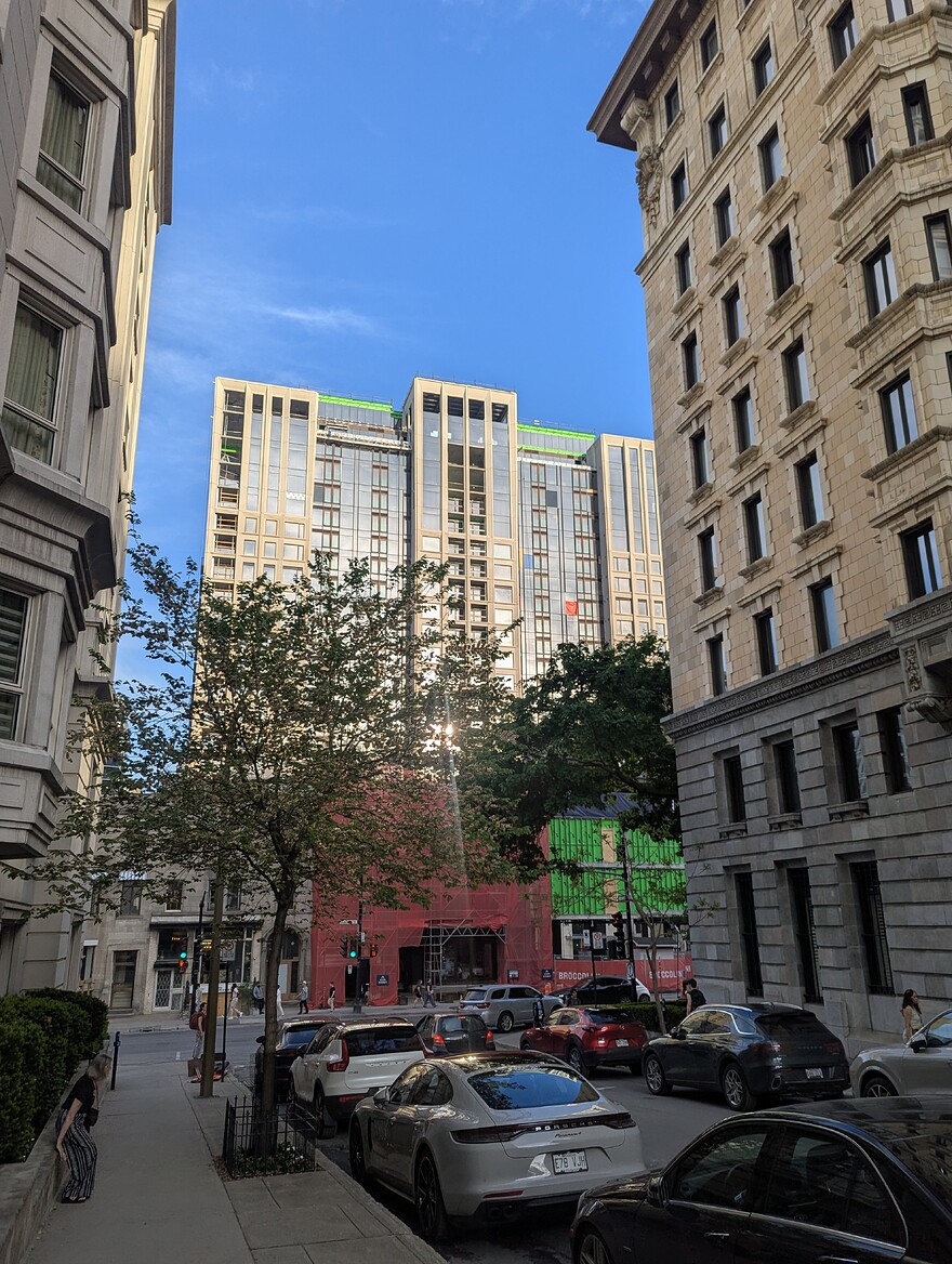 PXL_20250528_231523338