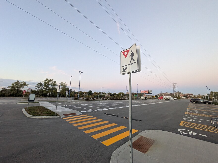 PXL_20251003_223930692