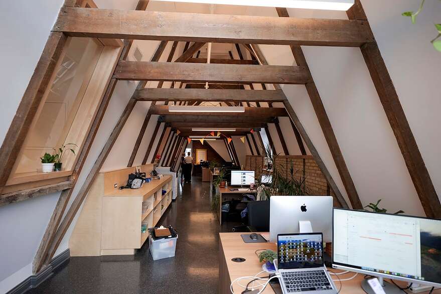 L'ancien bureau de Robert Lepage est devenu un bureau partagé.