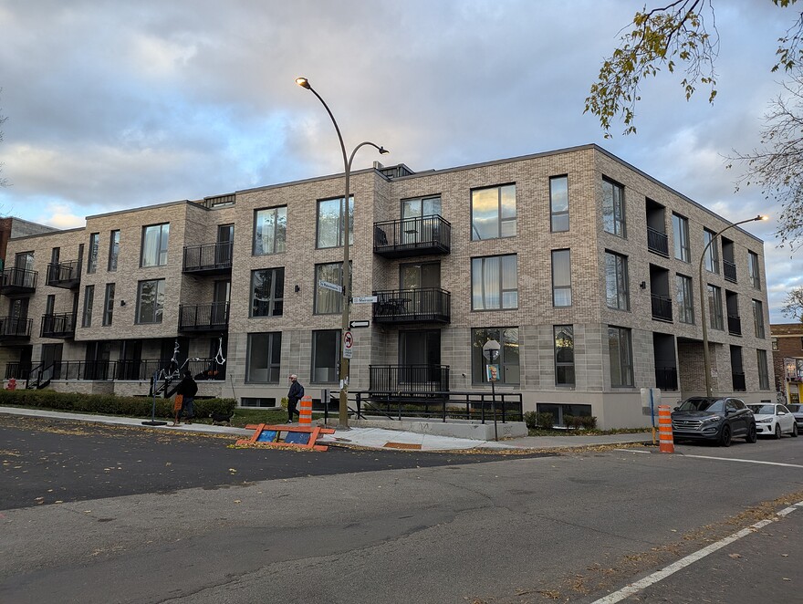 PXL_20251102_211320889