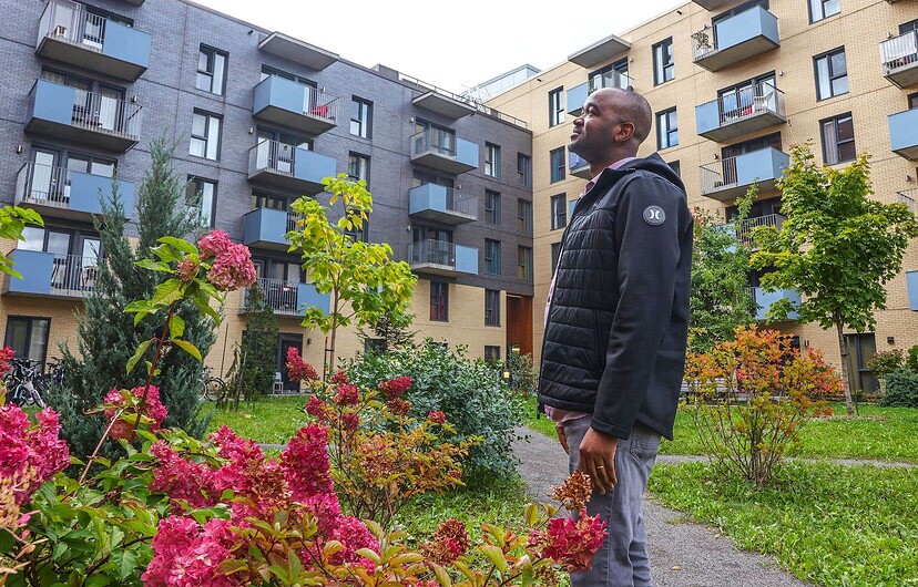 Thierno Souleymane Diallo est président du conseil d’administration de la coopérative Mile End, où les membres paient 941 $ pour un 5 ½. «C’est vraiment en bas du marché. Dans le Plateau-Mont-Royal, un logement 5 ½ dans une nouvelle construction peut coûter 2500 $ plus les charges», souligne-t-il.