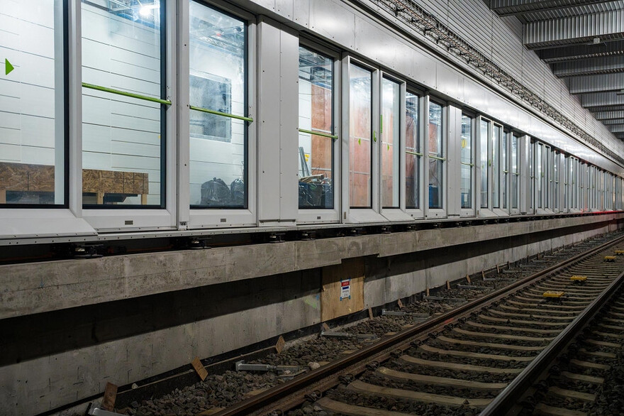 17 septembre 2024 – Tunnel Mont-Royal, niveau des portes palière de la station Edouard-Montpetit ©REM