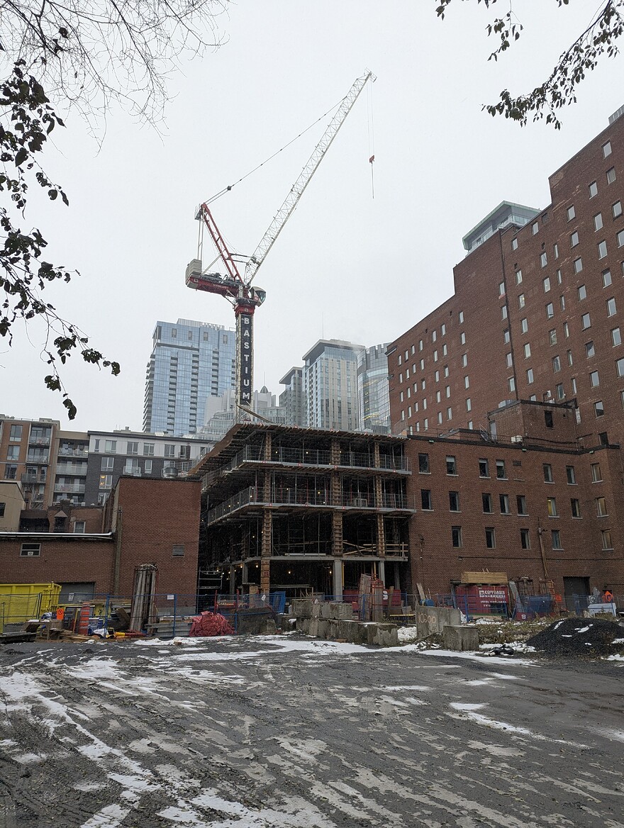 PXL_20251123_184344111