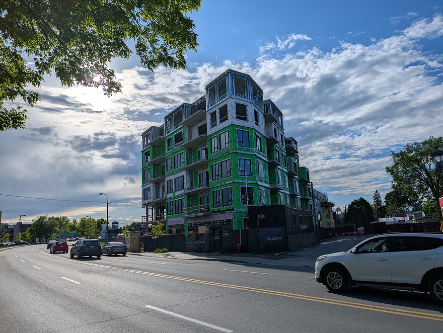 PXL_20250526_214734375