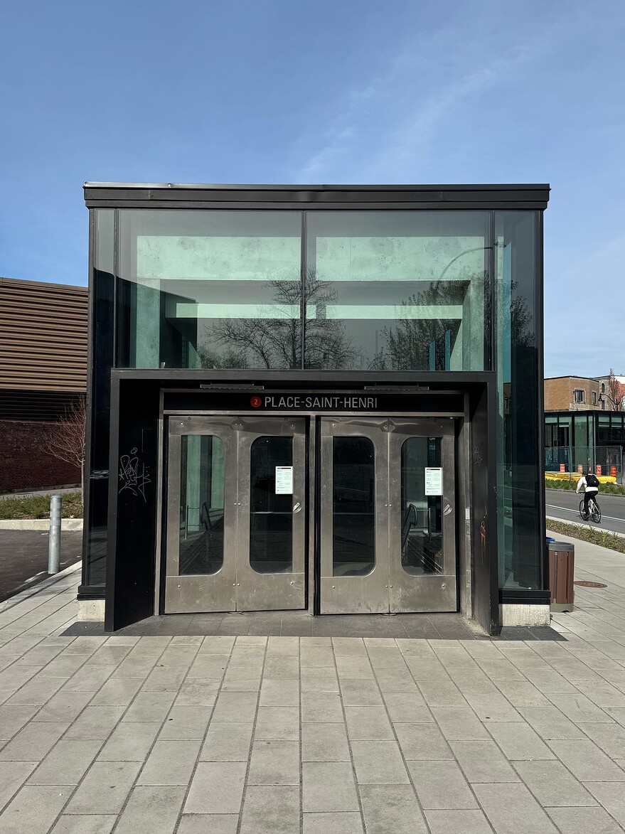 Édicule B du Métro, vue vers l’est