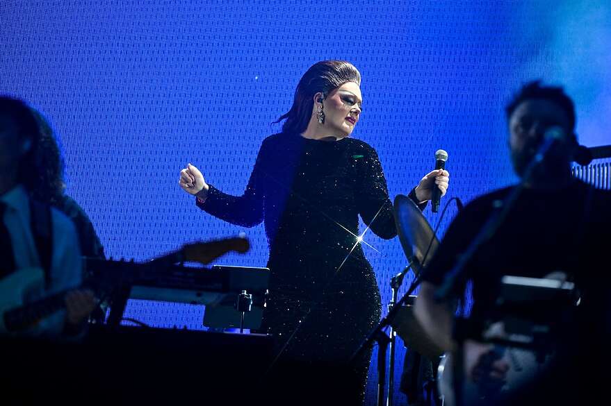 Rita Baga a fait danser les festivaliers avec son interprétation de <em>Dans un autre monde</em>.