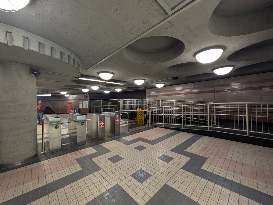 PXL_20240923_214224279
