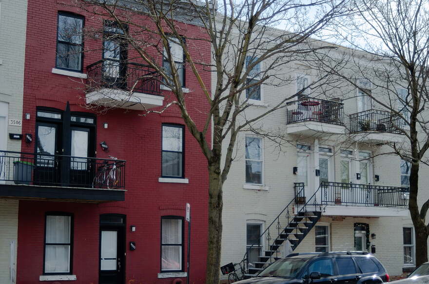 rue_plex_rouge_et_blanc