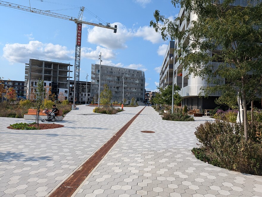 PXL_20241003_184221643