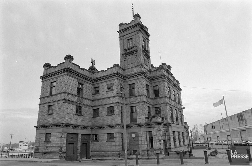 06M_P833S5D1987-0457_002