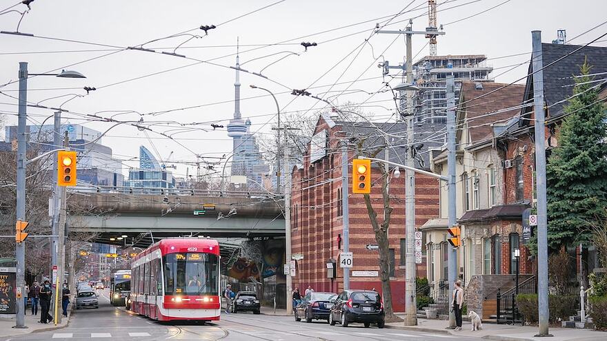 Un tramway dans les rues de Toronto.