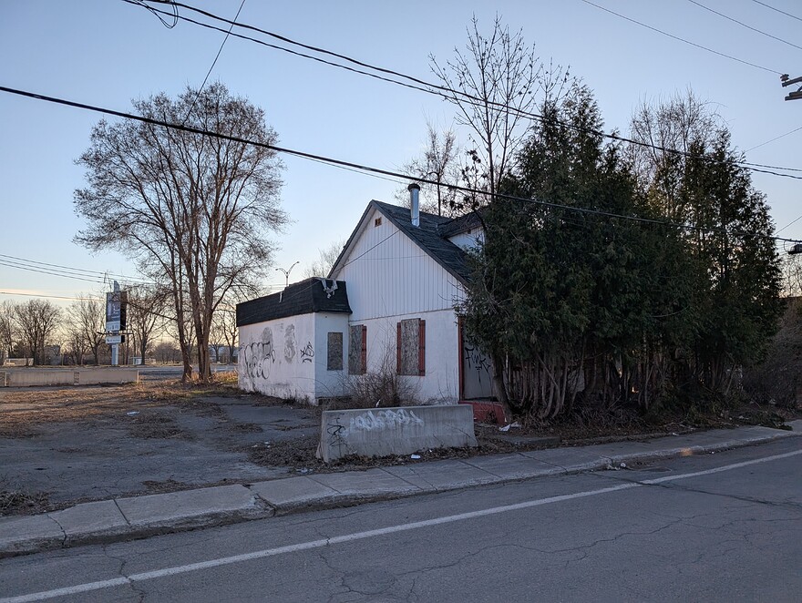 PXL_20250417_225344513