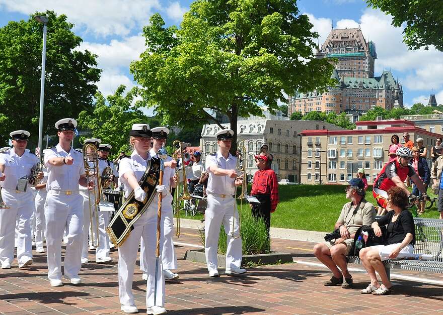 Des défilés sont prévus au programme du sixième Rendez-vous naval de Québec. Sur la photo, la musique nationale de la Réserve navale en 2010.|1440x0