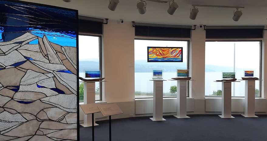 Les vitraux de Léger ont été créés spécifiquement pour être exposés à la mezzanine du Musée de Charlevoix.