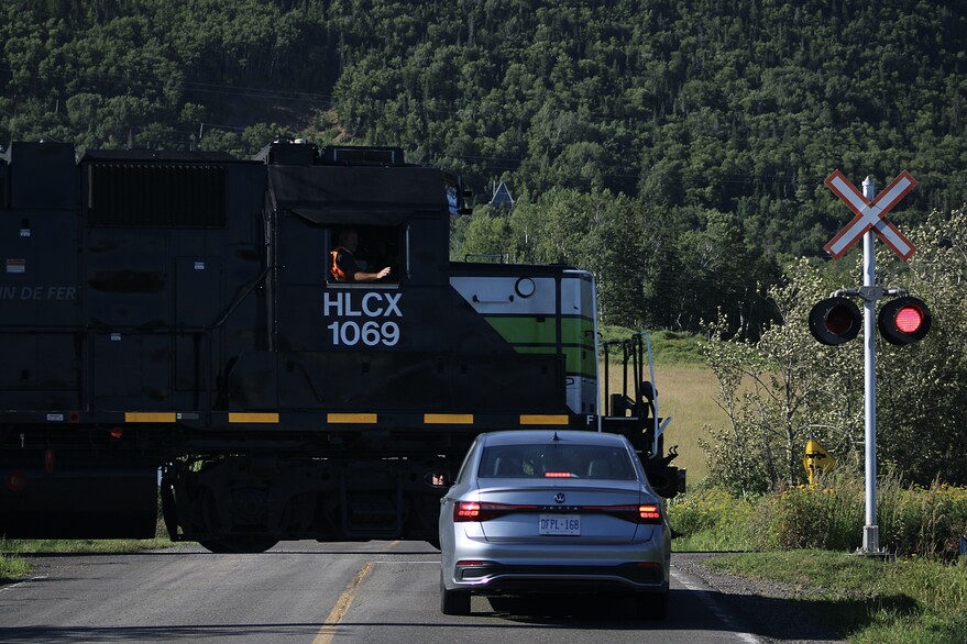 B5441407-6583-4315-A375-C0671AB257C0_1_201_a