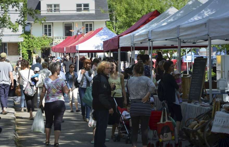 Une navette fluviale favorisera les échanges entre exposants, producteurs et artisans dans les marchés publics des deux rives, comme celui de Deschambault.