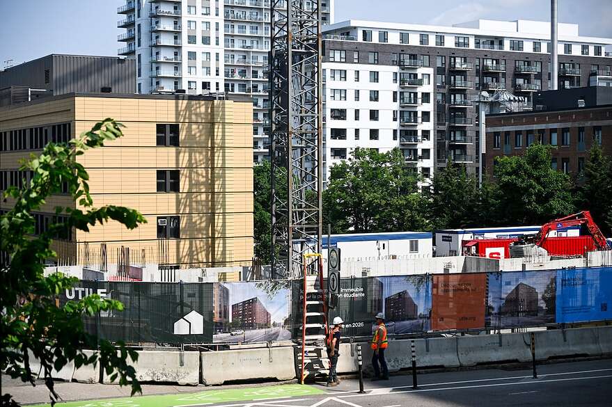 Les travaux du futur immeuble, situé au 1248, chemin Sainte-Foy, sont amorcés.