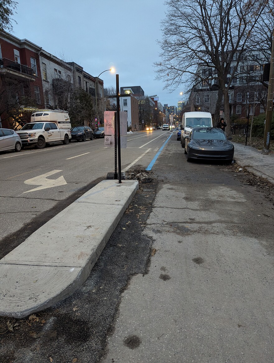 PXL_20251124_212830822