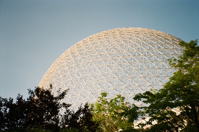 Biosphère avec arbres
