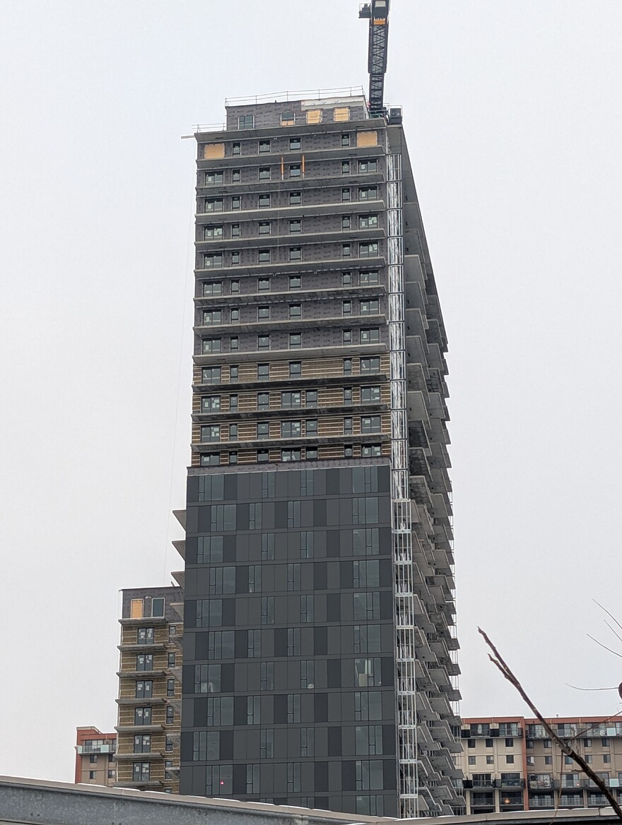 PXL_20241227_203534296