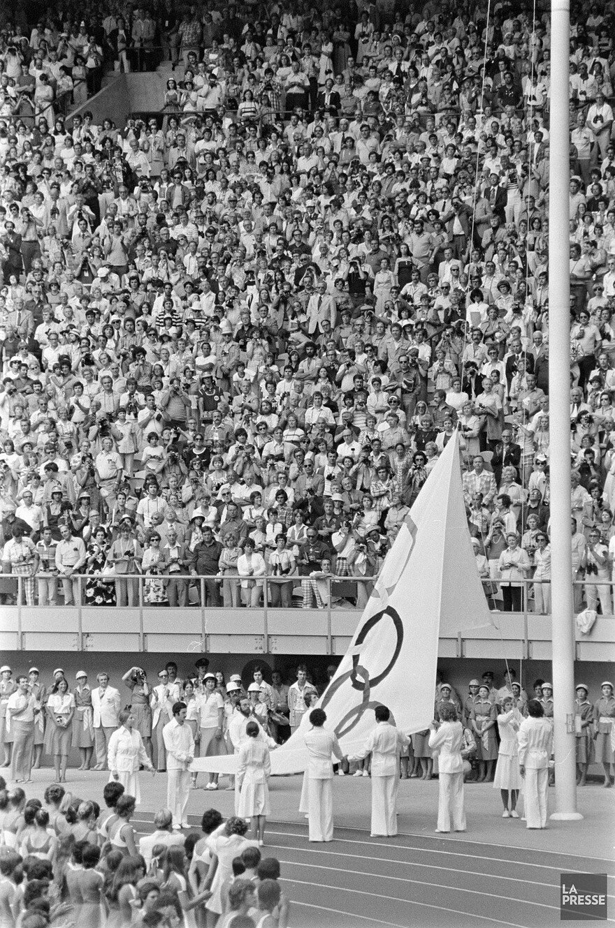 06M_P833S5D1976-0295_005