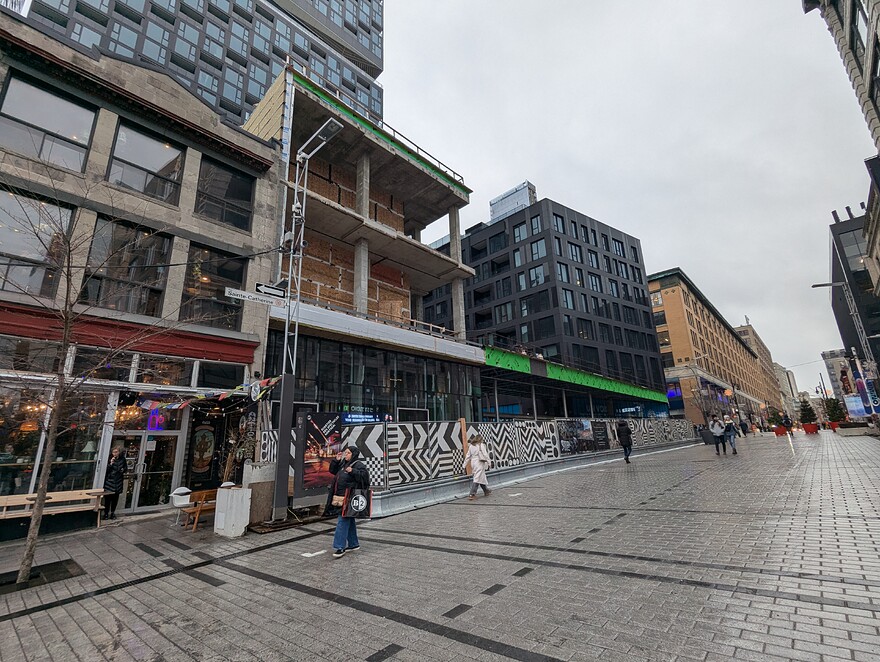 PXL_20241218_191336472